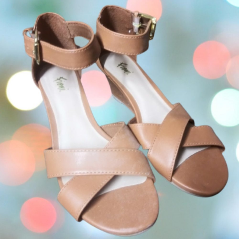 Fioni Brown/tan Strappy Sandals 5 1/2